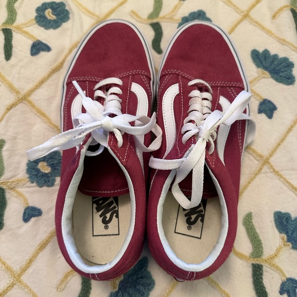 EUC Women’s size 8 Old Skool Vans, maroon and white, - Picture 3 of 7
